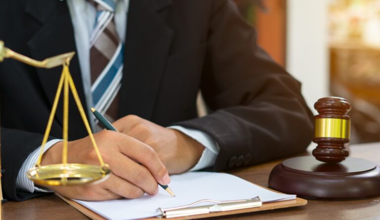 ¡Excelentes noticias! Residentes de Somerville podrán obtener representación legal gratuita