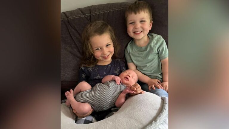 Madre acusada de estrangular a sus hijos