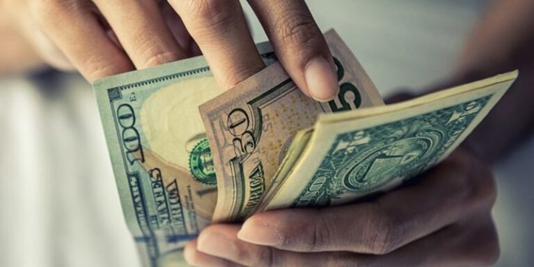 Inflación alcanza nivel mínimo en 3 años mientras la Fed se prepara para recortar tasas