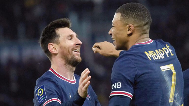 Messi y Mbappe celebrando