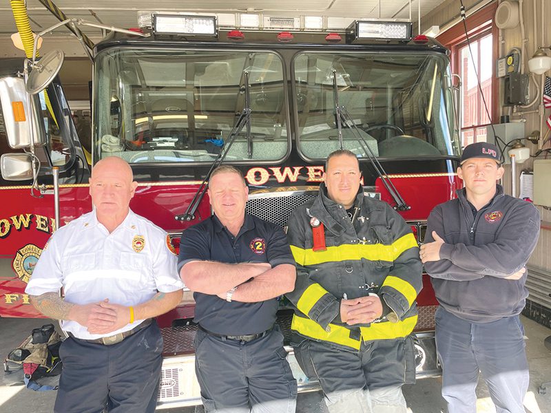 Este orgulloso bombero latino cuenta que su trabajo en la estación de bomberos de Lowell es como estar en familia.