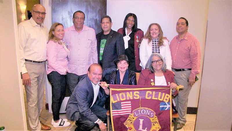 Merrimack Voley recibe donativo del Club de Leones de Lawrence