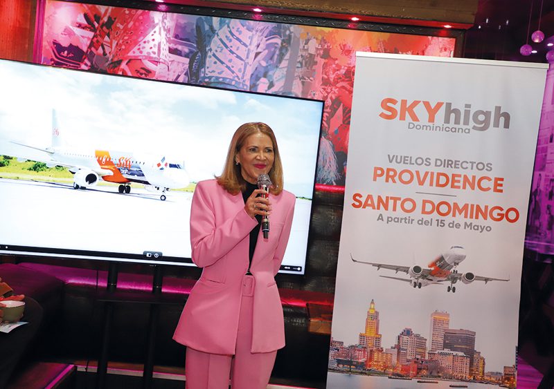 Milagros Matías, reconocida comunicadora dominicana, en la presentación de la aerolínea dominicana Sky High en "Vaca Restaurant".