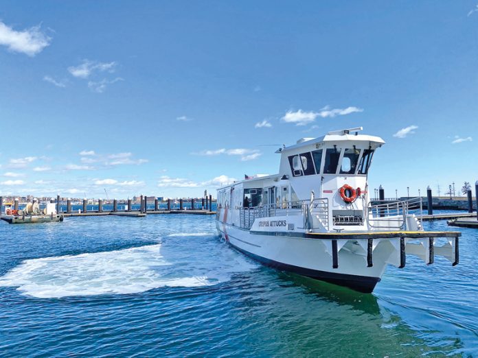 La MBTA recuerda a los pasajeros las comodidades del Ferry.