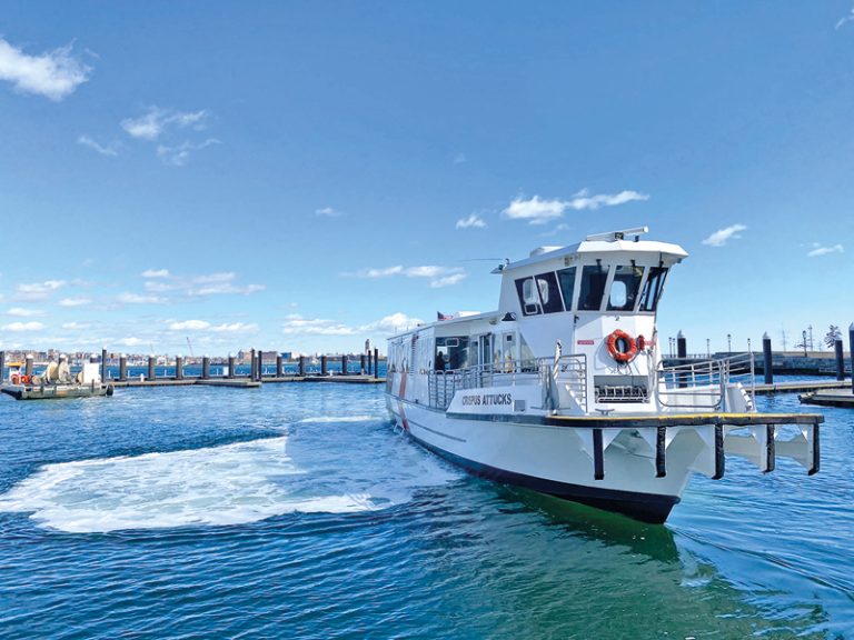 La MBTA recuerda a los pasajeros las comodidades del Ferry.