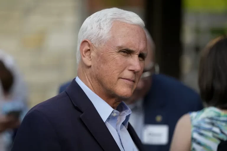 Pence presenta documentos para lanzar campaña presidencial