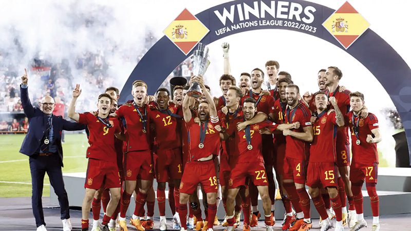 España levanta trofeo de UEFA Nations League