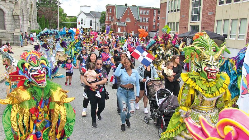 Semana Hispana Lawrence carnavalesca