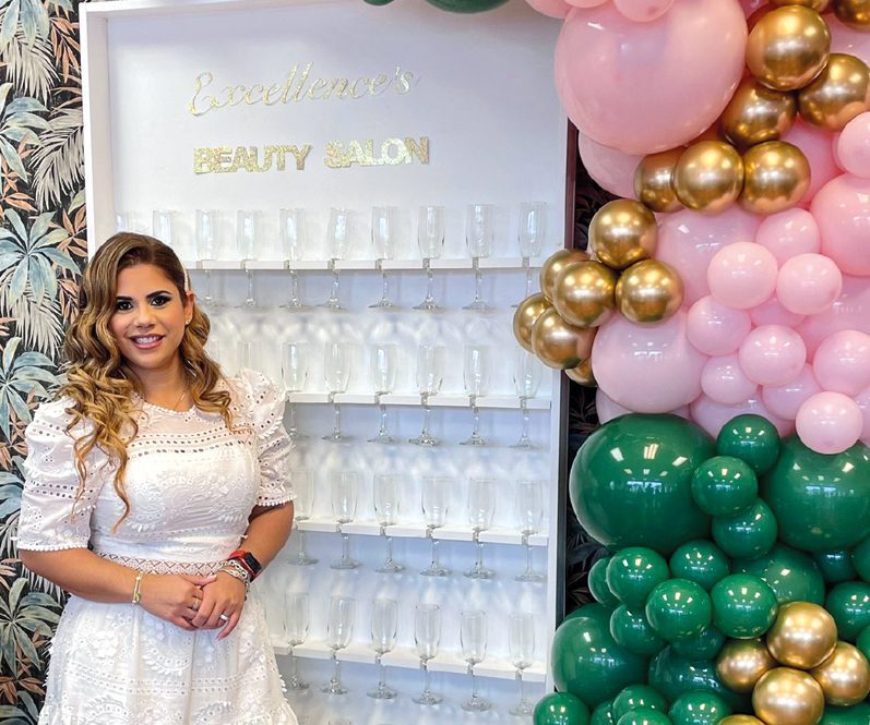 Icauri Mejia Gran Apertura de Excellence's Beauty Salon