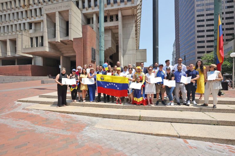 Venezolanos  en City Hall de Boston