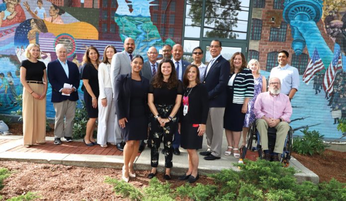 El alcalde Brian DePeña, junto con sus socios legislativos, asistieron al Primer Día Legislativo Anual en Greater Lawrence Family Health Center (GLFHC)