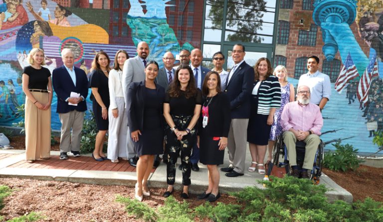 El alcalde Brian DePeña, junto con sus socios legislativos, asistieron al Primer Día Legislativo Anual en Greater Lawrence Family Health Center (GLFHC)