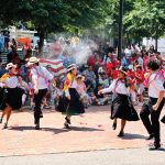 Peruanos celebran independencia en Boston
