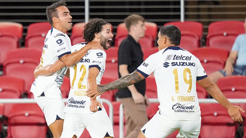 Jugadores de Pumas celebrando