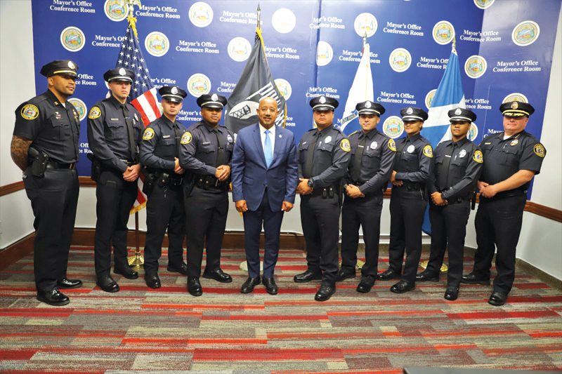 Siete nuevos oficiales se unen
al Departamento de Policía de Lawrence