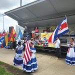 Carla Trigueros interpreta el Himno Nacional de los Estados Unidos.