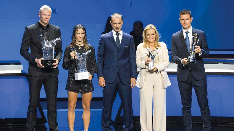 os Premios UEFA 2023 se otorgaron después de la realización del sorteo de la Fase de Grupos de la UEFA Champions League en la gala del organismo europeo de futbol.