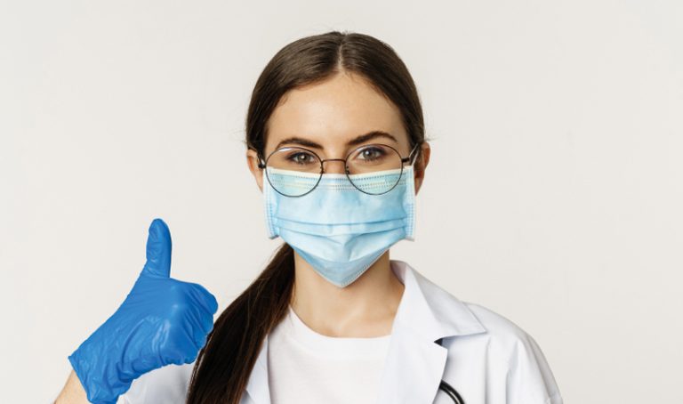 Mujer con Mascarilla