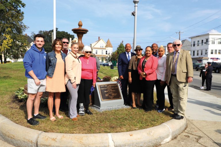 Rinde homenaje a exconcejal Roger Twomey en Lawrence