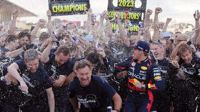 Equipo de F1 de Red Bull hace historia