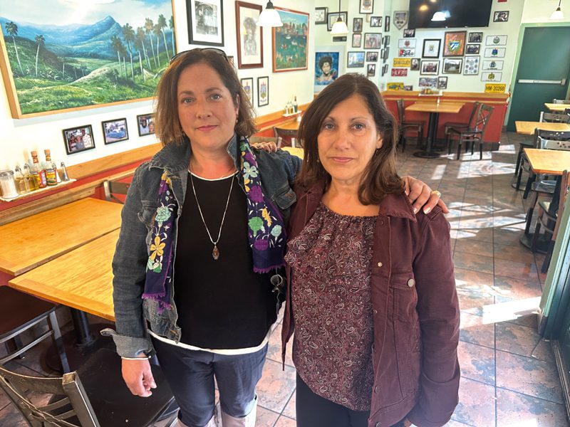 Lissette e Yvonne García: Se despiden del restaurante que su difunto padre, Nobel, hizo un lugar icónico. El Oriental de Cuba cierra sus puertas después de 29 años en Jamaica Plain. 