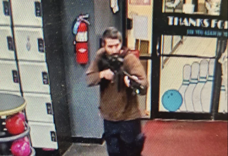 Continúa el terror mientras buscan a sospechoso de tiroteos en Maine