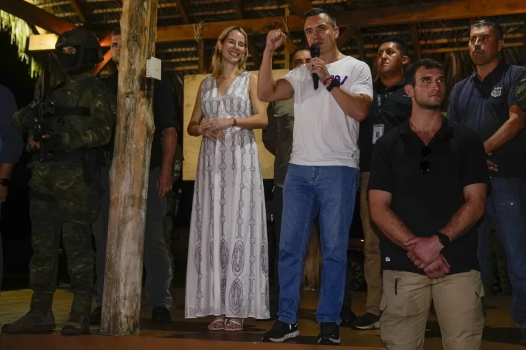 Ecuador elige a Presidente con cara nueva pero apellido viejo