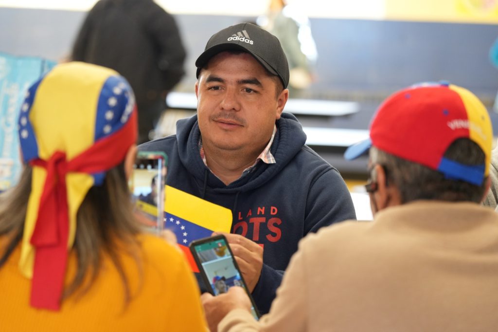 En fotos: Cientos de venezolanos salieron a votar en Massachusetts 6 WhatsApp Image 2023 10 22 at 8.36.26 PM 6