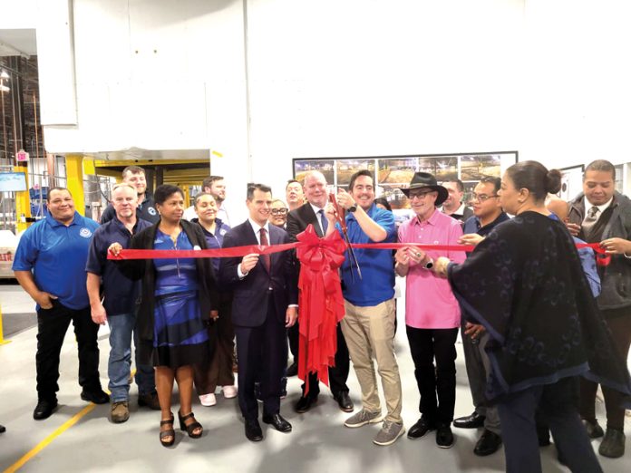 Con asistencia del alcalde Jared Nicholson, concejales y principales directivos de la Cámara de Comercio de Lynn y de la Asociación de Comerciantes Latinos del North Shore se inauguró por partida doble en pleno corazón de Lynn “Wash Circle Laundry”