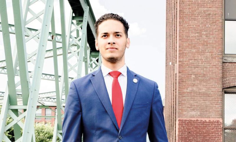Julio Mejia, Haciendo historia como oficial electo más joven de Lawrence