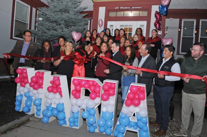 Abren primera Escuela Latina