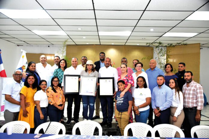 Alcalde Brian DePeña Hijo Adoptivo de Salcedo