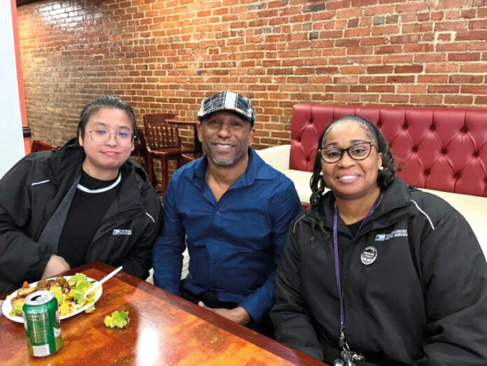 "Tercer almuerzo a nuestros oficiales de Boston"