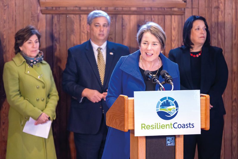 la gobernadora Maura Healey al anunciar el lanzamiento de la iniciativa "ResilienCoasts"