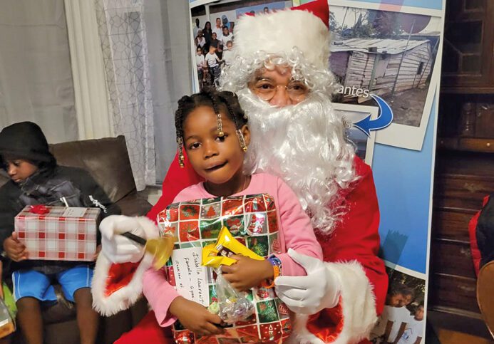 Lleva sorpresa navideña
a niños de Shelters