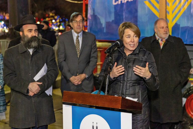 Maura Healey celebrando con judios