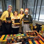 Los Reyes Magos con la señora mexicana Estela Calzada, quien preparó las roscas.