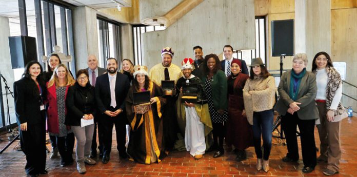 12y13-Dia de Reyes en Boston_8 Los empleados de la ciudad de Boston celebraron con la comunidad la tradicional fiesta de los Reyes Magos.