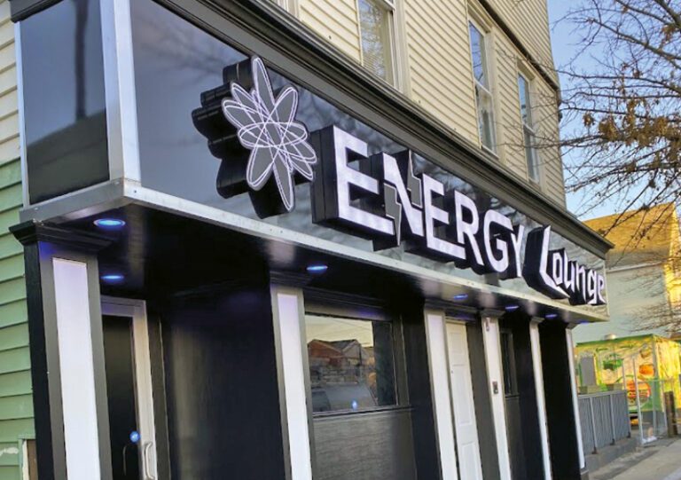 Suspenden licencia a "Energy Lounge" por asesinato de hombre de 29 años