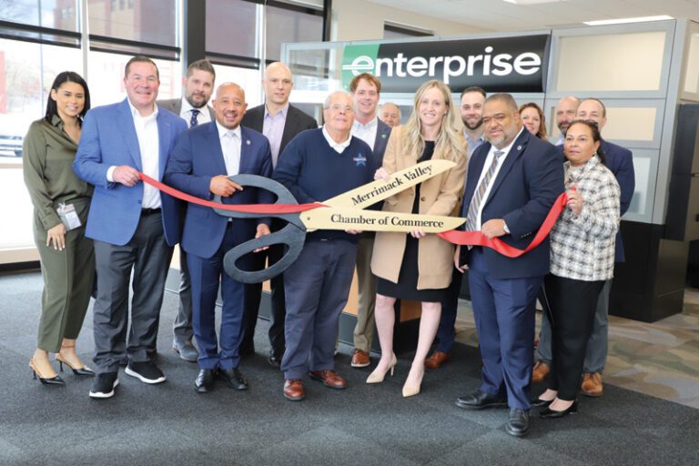 Alcalde Brian DePeña inaugura "EnterPrise" en Lawrence