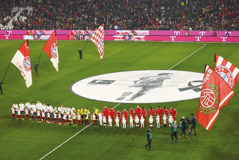 El Bayern reabre la Bundesliga con homenaje a Beckenbauer