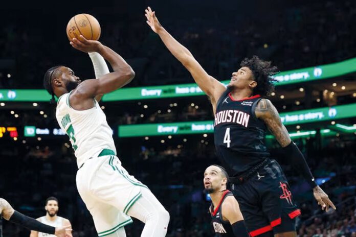 Jaylen Brown y Jason Tatum comandaron triunfo de los Celtics