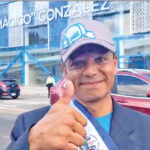 Gente votando en las elecciones de El Salvador
