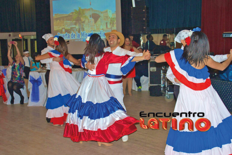 Bailando merengue en un colmado