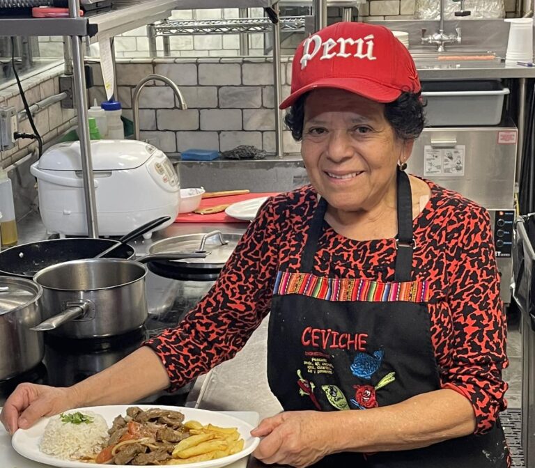 Restaurante de Nueva York contrata a abuelas de todo el planeta en lugar de chefs