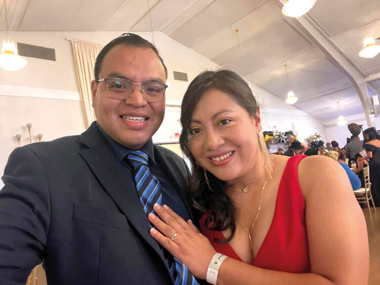 Maribel Matul-Ramírez, una mujer inmigrante guatemalteca que logró dos títulos universitarios y con su esposo es dueña de "Full Color" en Lynn.