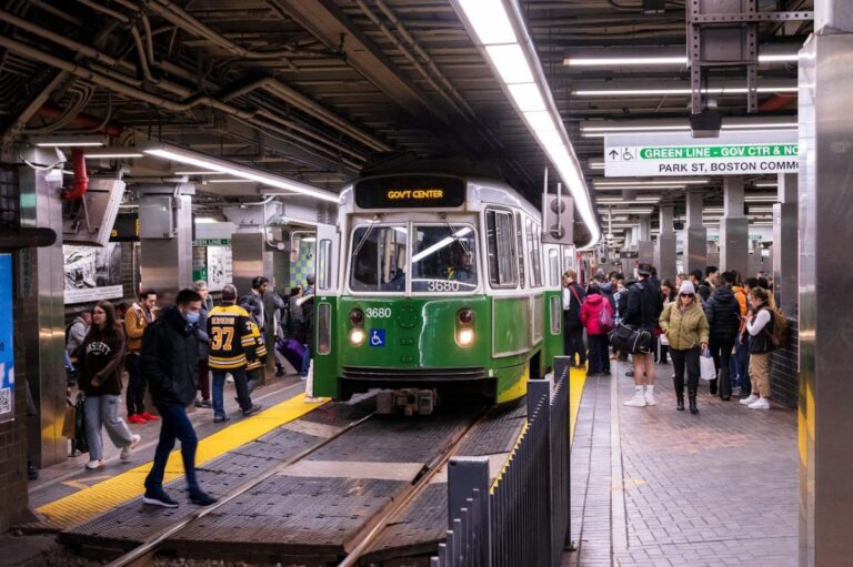 MBTA Invita a Reuniones Públicas Para Discutir Posible Cambios a Tarifas