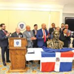 Develan busto de Juan Pablo Duarte en Casa del Estado