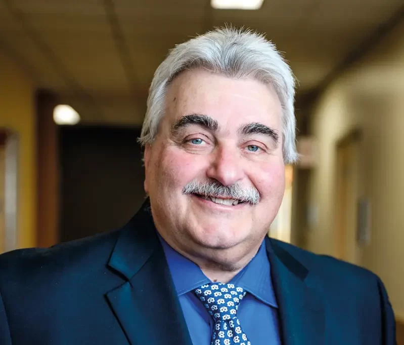 Nuevo vicepresidente de operaciones de East Boston Neighborhood Health Center, John Gioioso