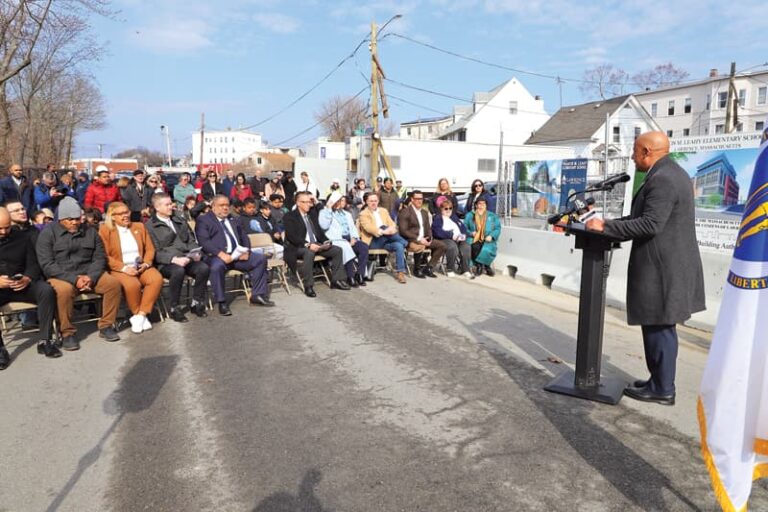 Celebran nueva escuela Francis M. Leahy en Lawrence